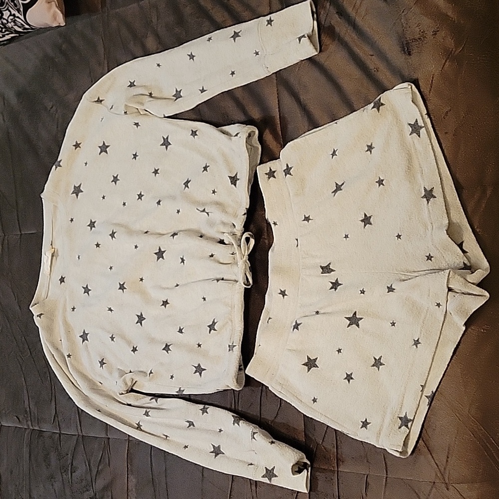 Hippie Rose juniors medium lounge shorts and crop top
